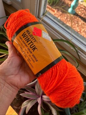 Vtg MAJESTY WINTUK DuPont Orlon Acrylic Yarn 90 Bright Tangerine Orange *READ*